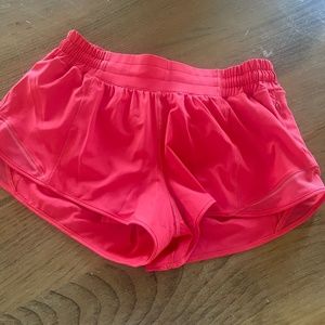 Lululemon Hotty Hot LR Short 2.5" Size 8